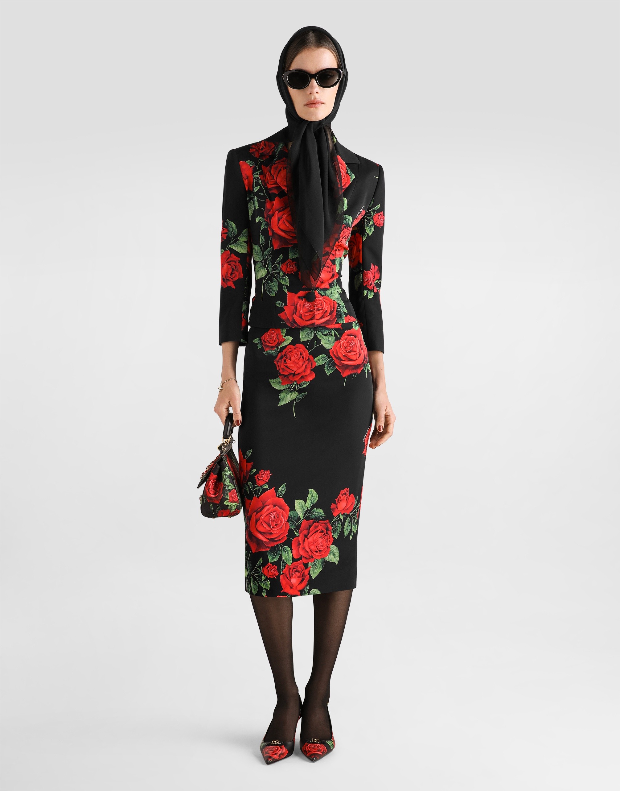 https://asset.dolcegabbana.com.cn/dg-prod-pim/6a47325f3c7661783050834-322-F4CSJTFSA9R-ROSE%2BROSSE%2BF.NERO-2.png