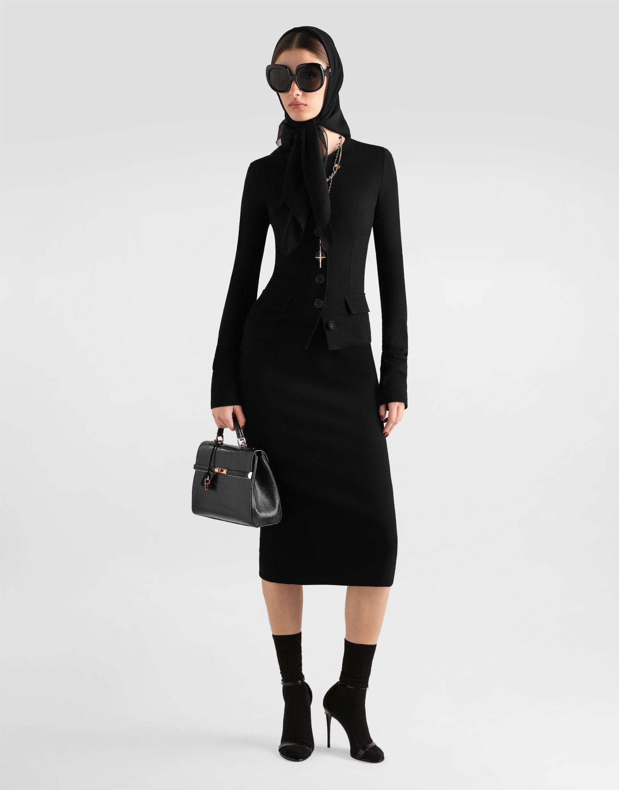 https://asset.dolcegabbana.com.cn/dg-prod-pim/6a473c3b0fc791783053358-322-F27HETFUBCE-BLACK-2.png