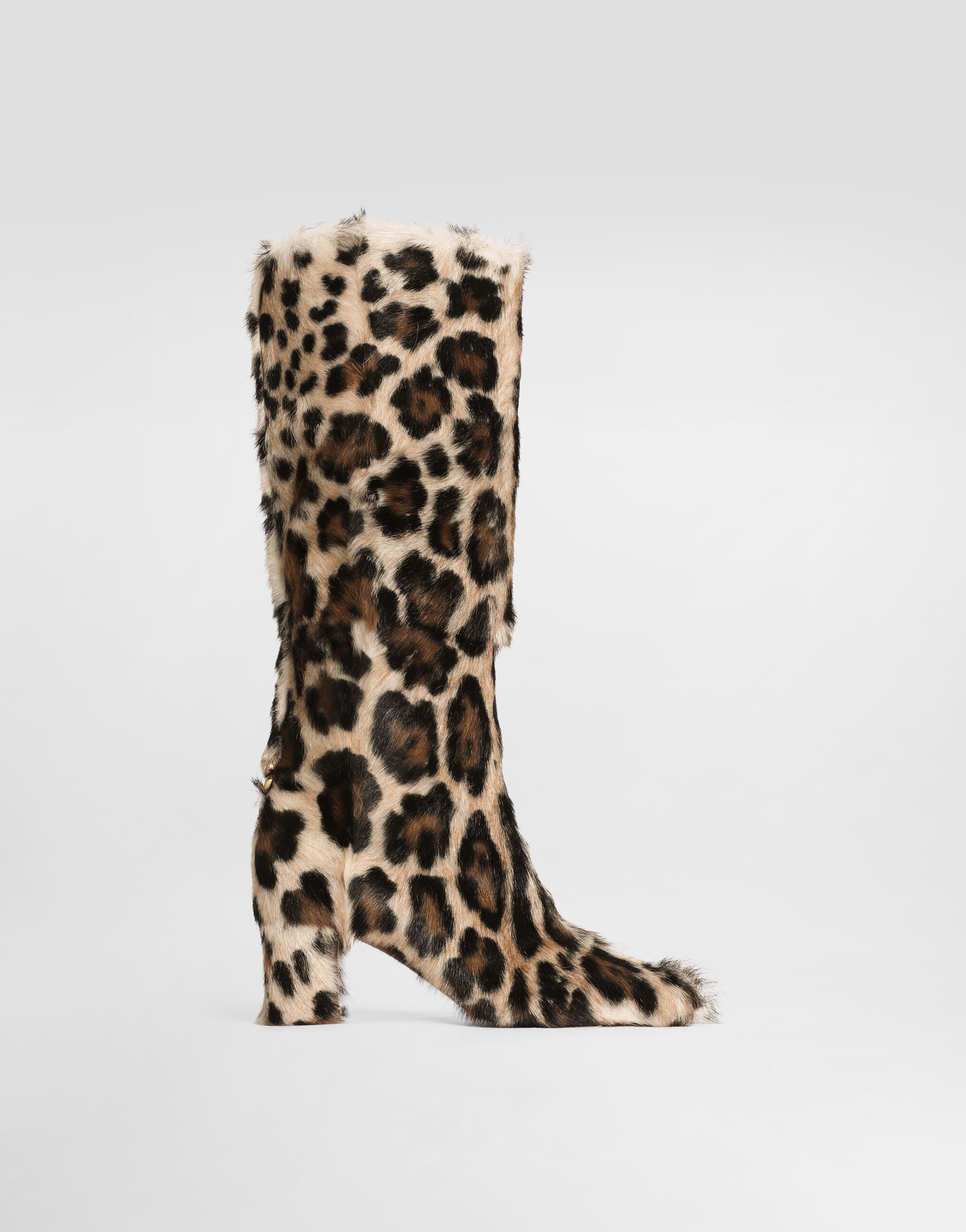 https://asset.dolcegabbana.com.cn/dg-prod-pim/6a7bd9977a2e81786501514-322-CU1318A0409-PRINT%2BLEOPARDO-1.jpg